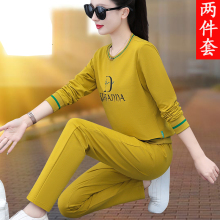 Large size hoodie set for women in 2024, new spring and autumn season, mom fashionable and stylish, casual and sporty, slimming two-piece set