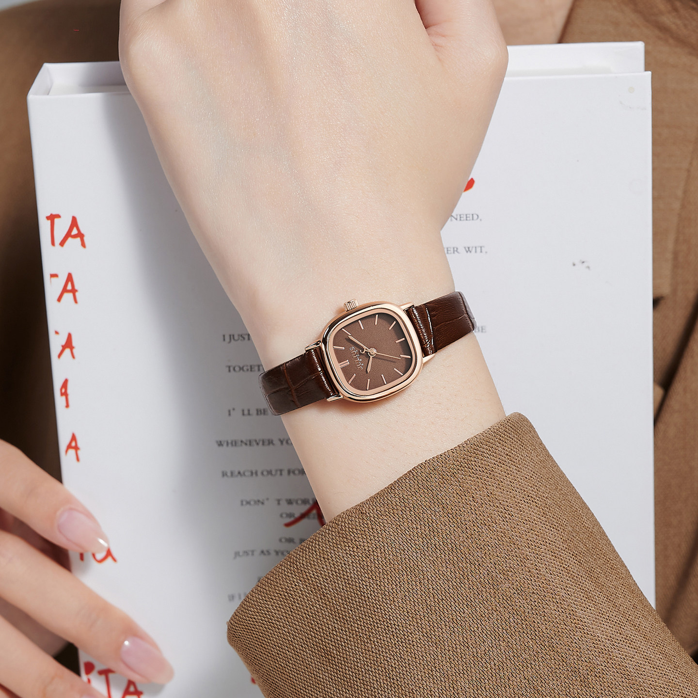 Julishi watch female student 2026 новые простые маленькие часы с кубиком сахара, легкие роскошные нишевые часы высокого класса в стиле ретро, женские квадратные часы