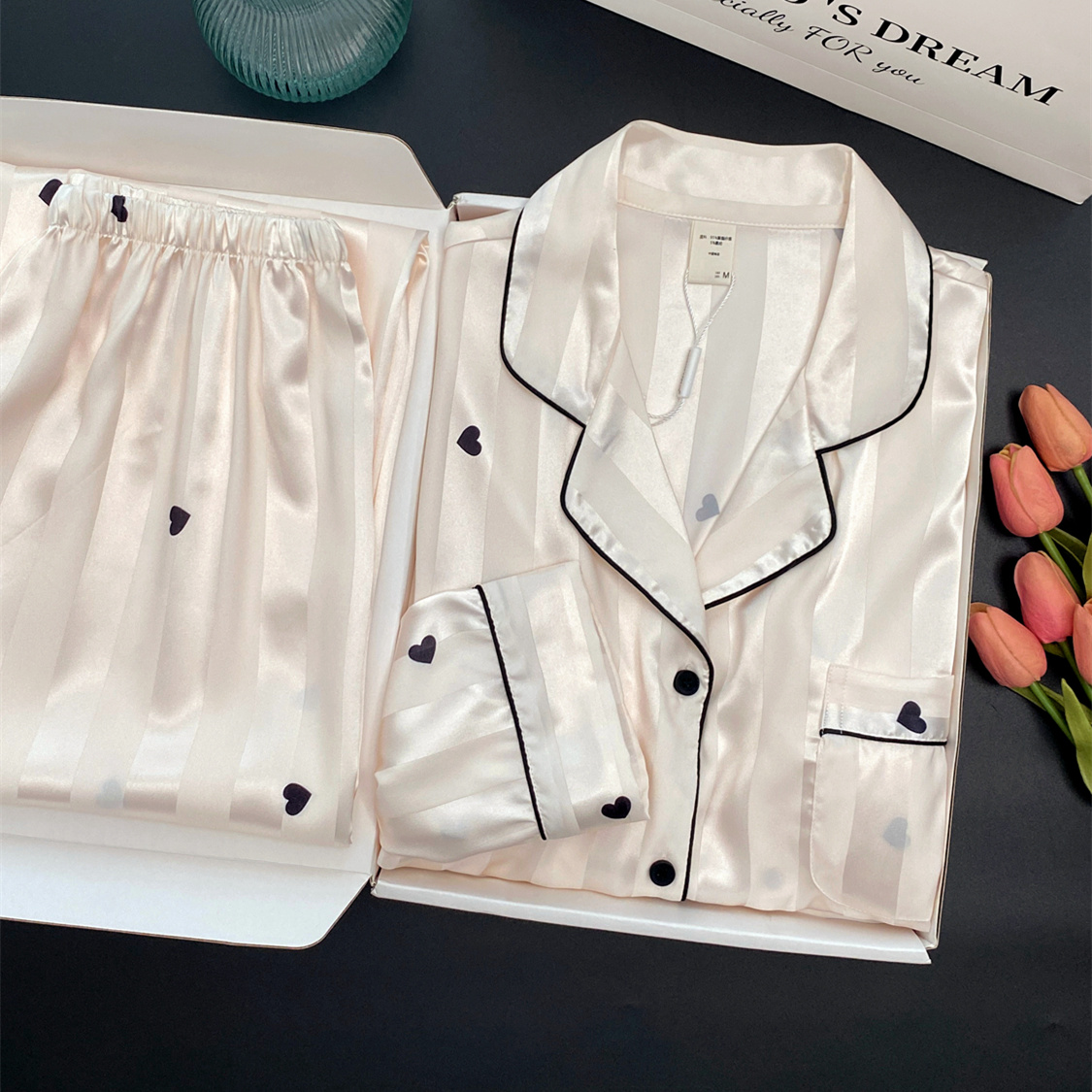 Шелковые пижамы женские весенние и осенние в полоску love high-end с длинными рукавами и нагрудными накладками для отправки подругам подарочной коробки ice silk home service лето