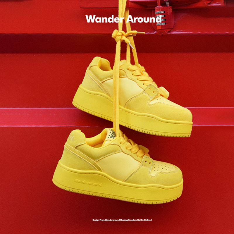 [В том же стиле, что и у звезды] Весной и осенью бродят желтые повседневные кроссовки на толстой подошве для мужчин и женщин в одном стиле.