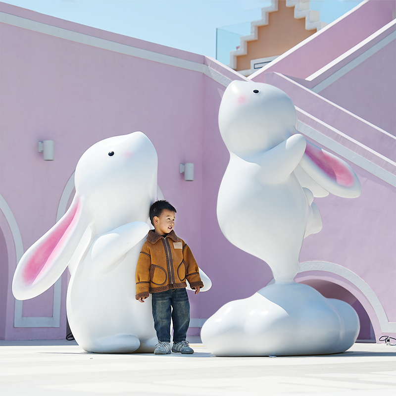 Наружное украшение скульптуры мультяшного кролика из стеклопластика, армированного стекловолокном, живописная коммерческая уличная сеть, фото знаменитостей, врезной эскиз украшения Мейчена