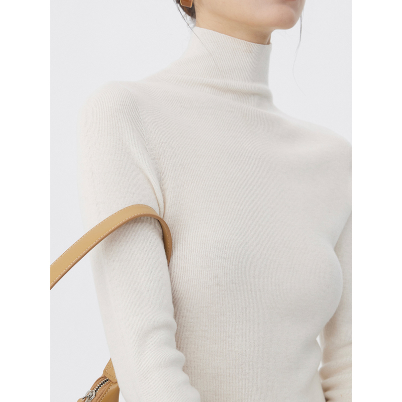 Межсезонная акция на 140 осенних и зимних рубашек из мягкой и тонкой шерсти и кашемировых свитеров тонкой вязки.