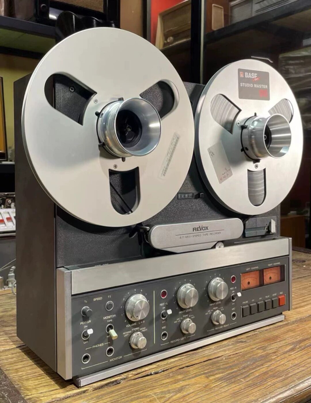 Немецкий REVOX REVOX / CD-плеер дека CD-плеера усилитель мощности профессиональное техническое обслуживание