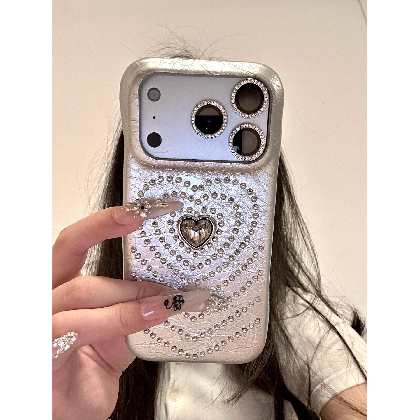 Super beautiful and unique 3D rhinestone heart case for Apple iPhone 17 Pro Max, new style for women, Korean style, niche fashion, drop-proof, protective case for iPhone 17 Pro and 16 Pro, 14/13