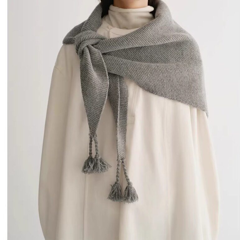 Handmade tassel knitted triangle scarf, versatile women's shawl, scarf, autumn fashion, elegant outerwear, warm neck warmer