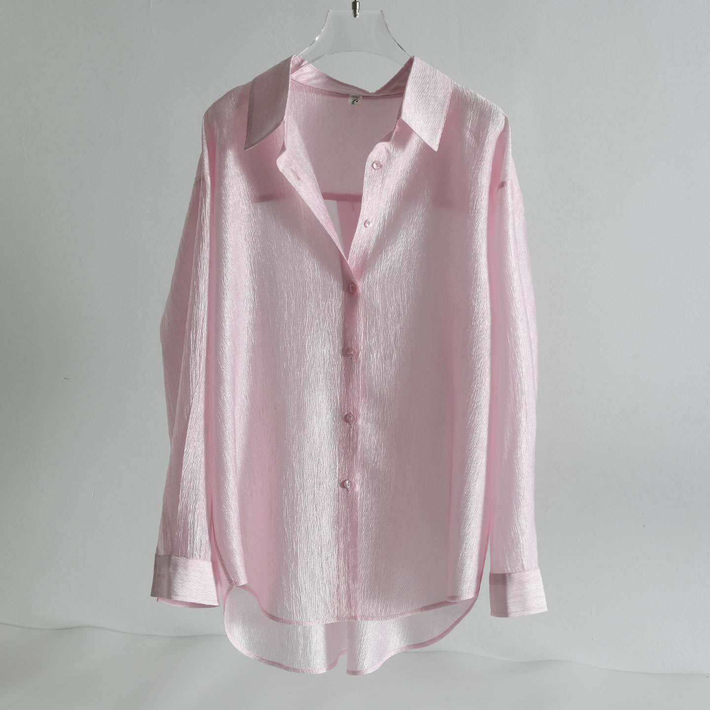 Simple and versatile acetate shirt for women, long-sleeved, loose-fitting, sun-protective, pink, comfortable, versatile, and relaxed style, thin top.