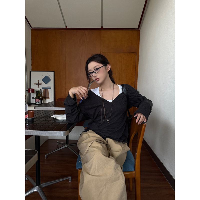 Черный дизайнерский свитер с V-образным вырезом и длинными рукавами, женский осенний свободный повседневный темпераментный универсальный топ с прямыми плечами