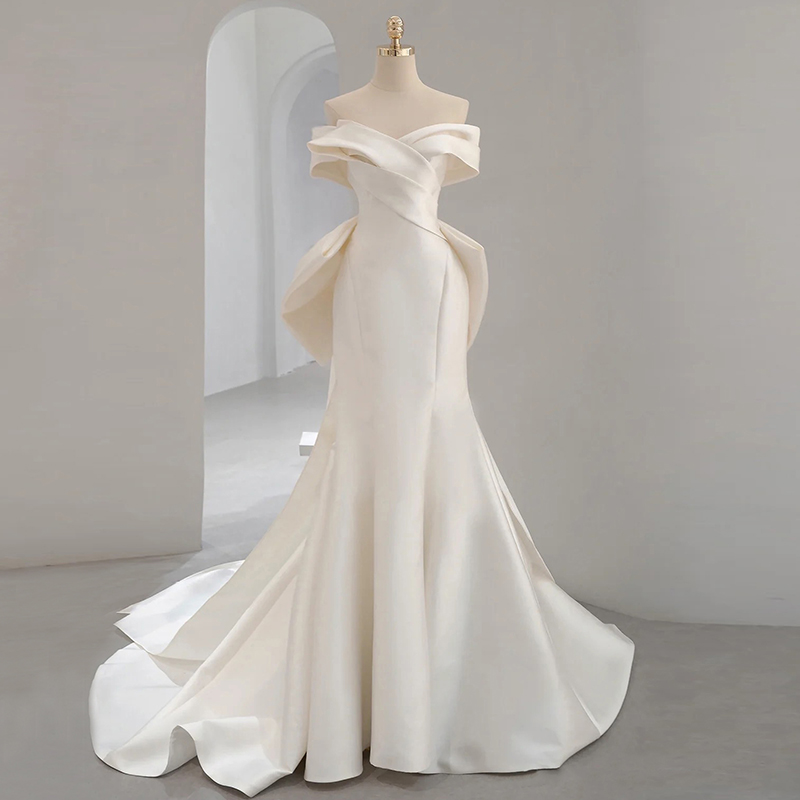 Advanced wedding dress, open shoulders, 