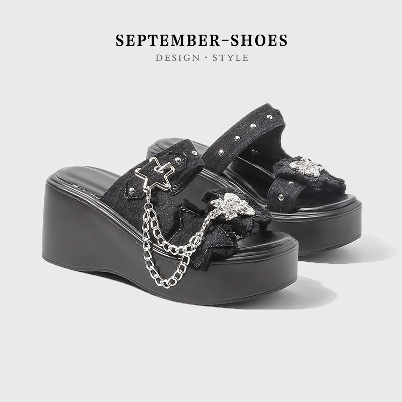 Platform flip-flops for women, perfect for summer, petite women, height-increasing, gothic style, niche beach sandals.