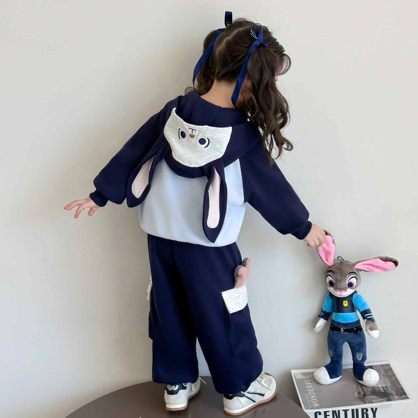 Осенний костюм для девочек, новинка 2025 года, модный костюм кролика в западном стиле, детский женский спортивный весенне-осенний костюм-двойка