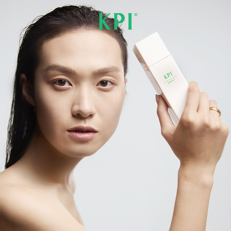 Увлажняющий тонер KPI Rejuvenating Toner Essence Water усваивает кератин, сужает поры и смягчает кожу