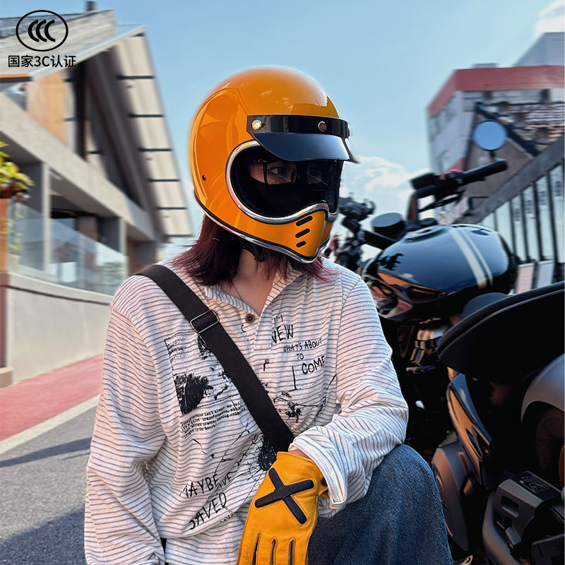 Personalized retro full-face motorcycle helmet for men and women, suitable for all seasons, commuting, and riding.