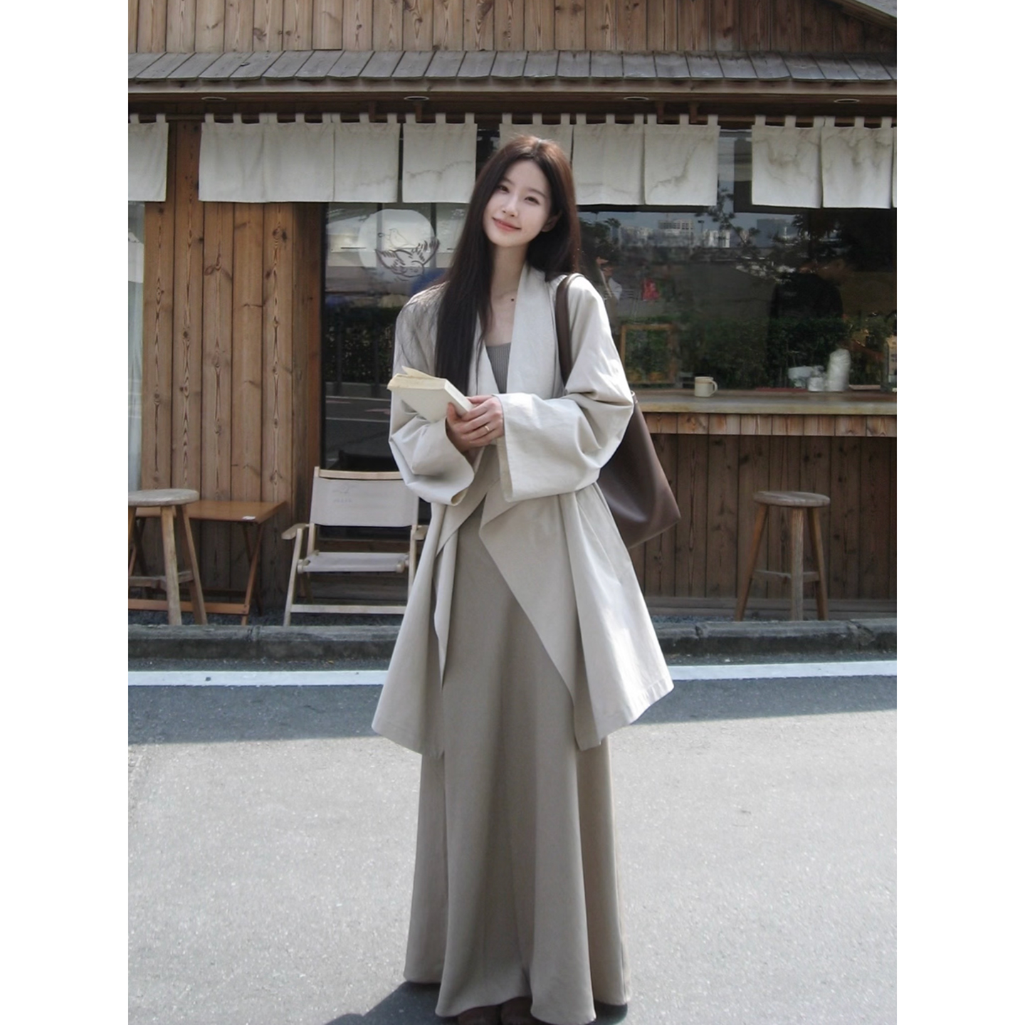 2025 осенняя ветровка в новом стиле, женская куртка-гигант, привлекательная куртка средней длины, корейская версия тонкого стиля, популярная и востребованная