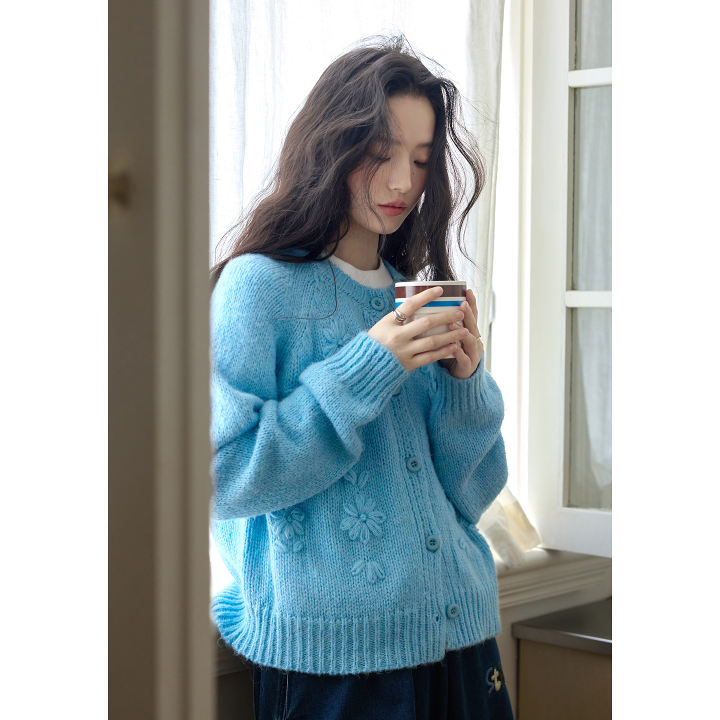 [Пятно] 1313 объемное вязание крючком!Нежный бело-голубой кардиган из овечьей шерсти, осенний вязаный свитер, приятный к телу