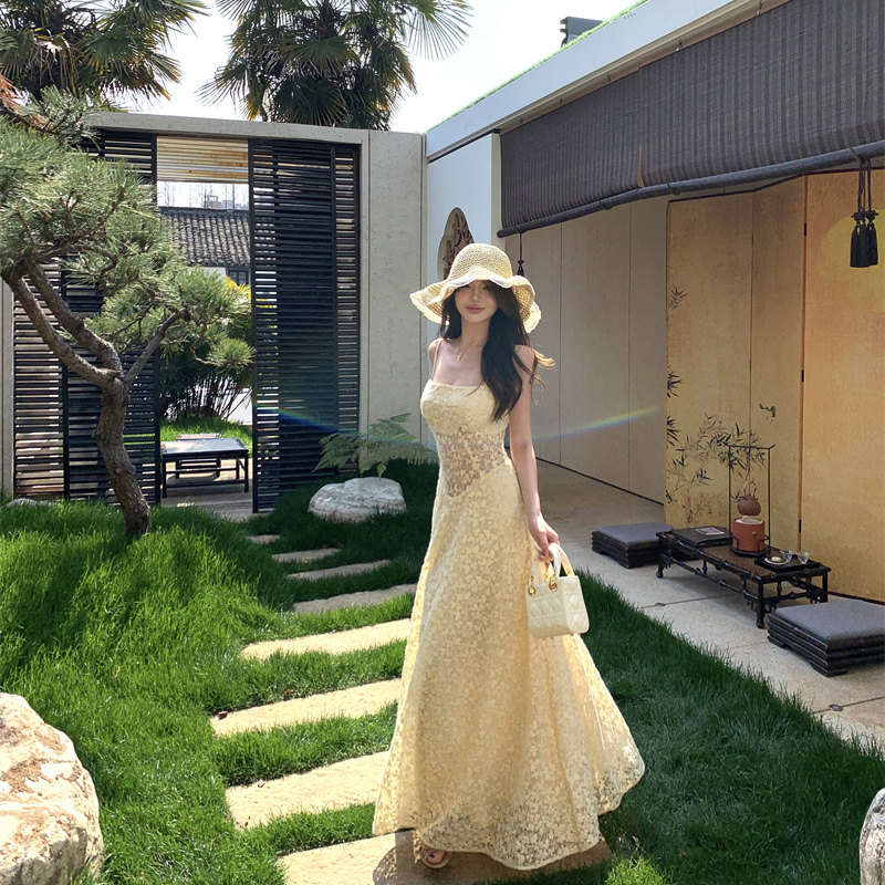 Lace-trimmed spaghetti strap dress for women, perfect for summer, exuding a pure, sweet, gentle, and sophisticated French style with a fitted waist.