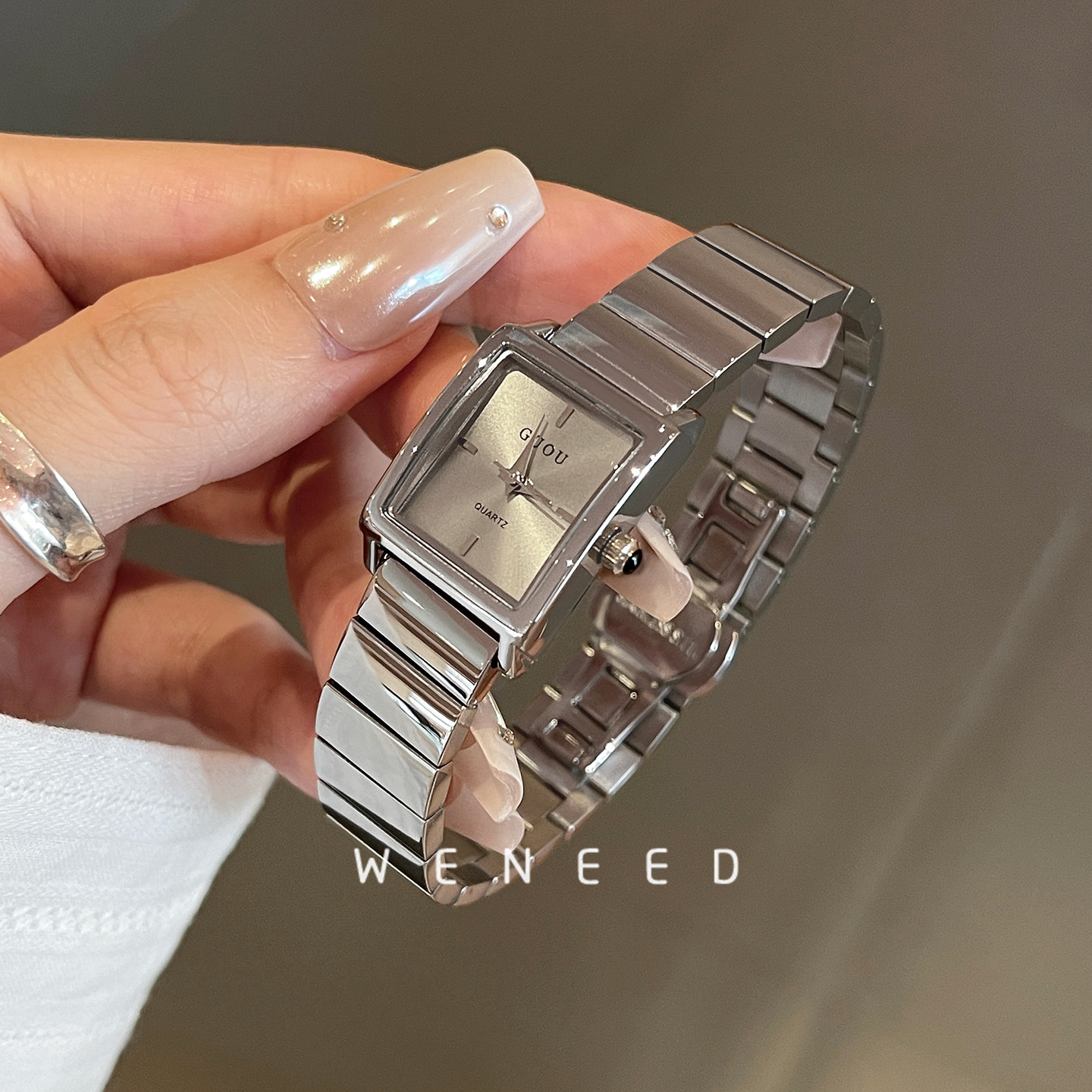 weneed2025 новые квадратные часы женские легкие роскошные нишевые женские простые и универсальные женские часы высокого класса на стальном ремешке