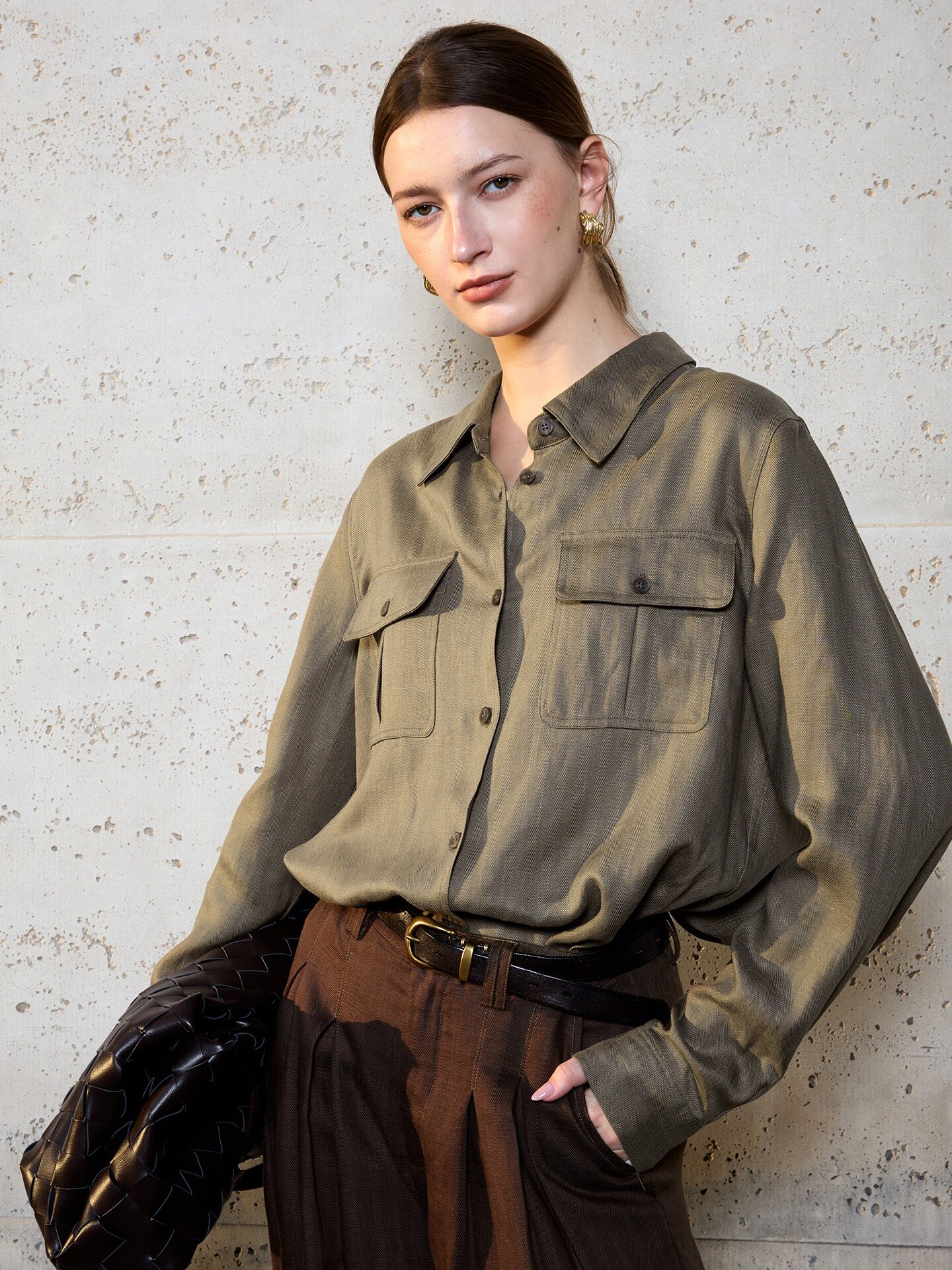 High-end 75% Lyocell 25% Linen work shirt for women, multi-pocket lapel top, classic European and American style hunting shirt.