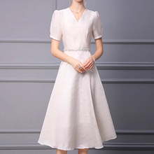 Light luxury dress, wide lady, white pearl V-neck, slimming jacquard