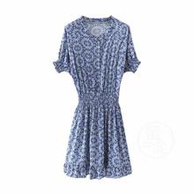 2022新店 。Early spring casual and versatile V-neck dress European an