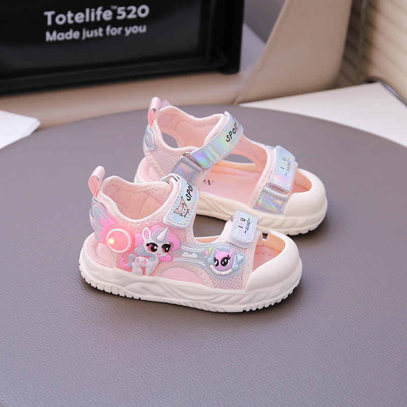 Сандалии Baotou для девочек; коллекция 2025 года; новая летняя детская обувь; пляжная обувь для девочек; детская обувь на мягкой подошве с мультяшными лампочками