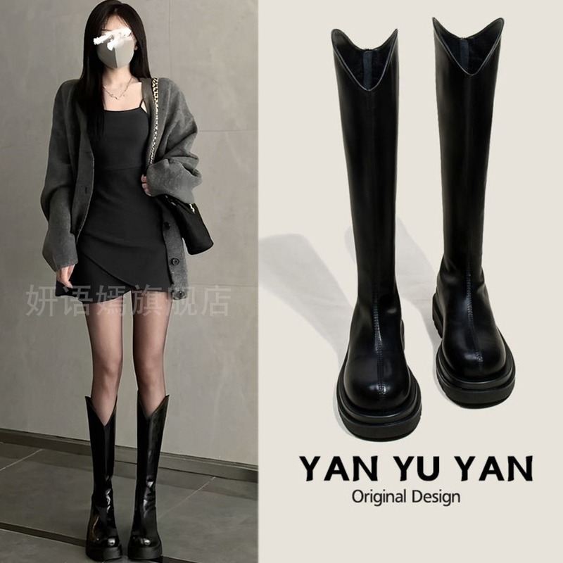 женские сапоги выше колена с v-образным вырезом; коллекция 2024 года; сезон осень-зима; новый стиль; белые высокие сапоги на толстой подошве; рыцарские сапоги на высоком каблуке