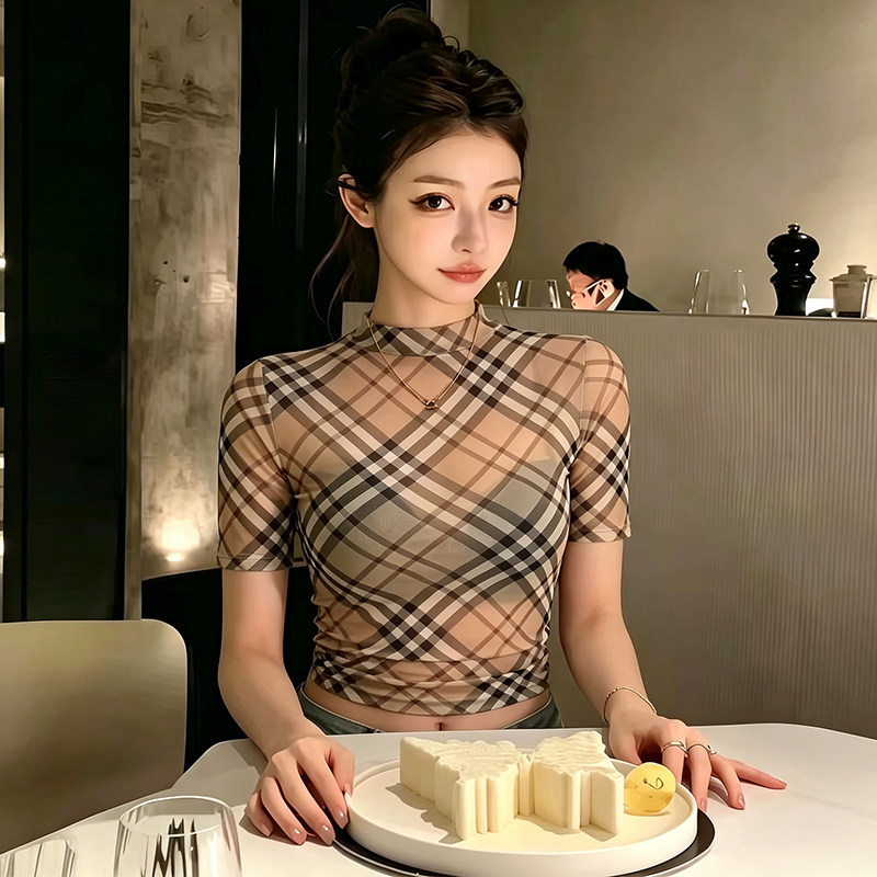 Plaid, skin-friendly, highly breathable mesh T-shirt for women, new style, mid-sleeve, elegant design, unique fit, slimming top.