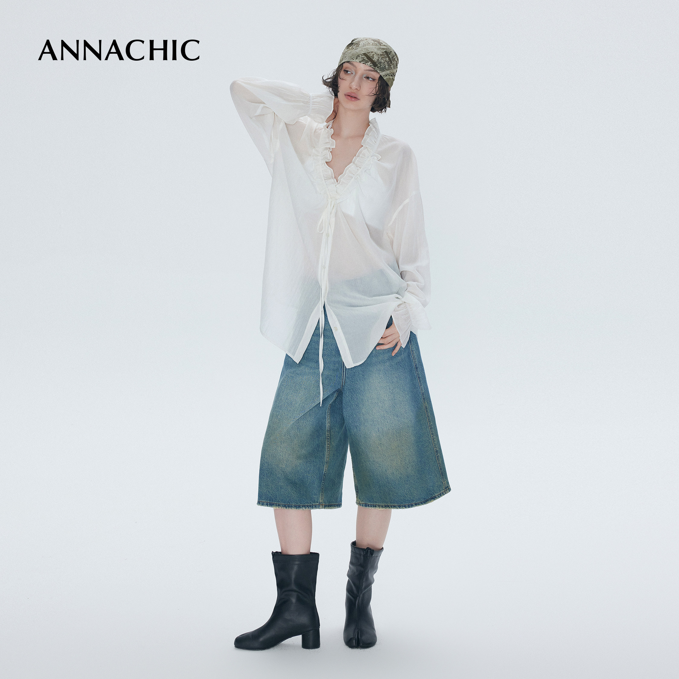 Стиль модного блогера ANNACHIC _ легкая и слегка проницаемая блузка с гофрированным воротником и оборками _ свободная рубашка с солнцезащитным кремом