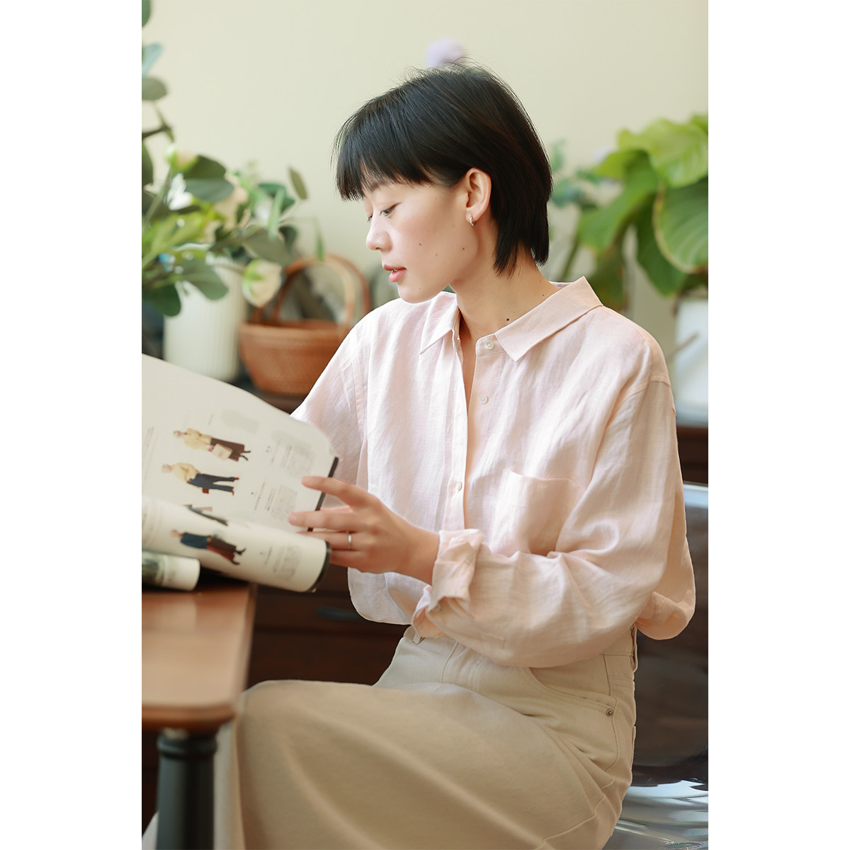 Lazy-style, loose-fitting, casual, all-linen, French-design pink long-sleeved shirt for women, new summer 2026.