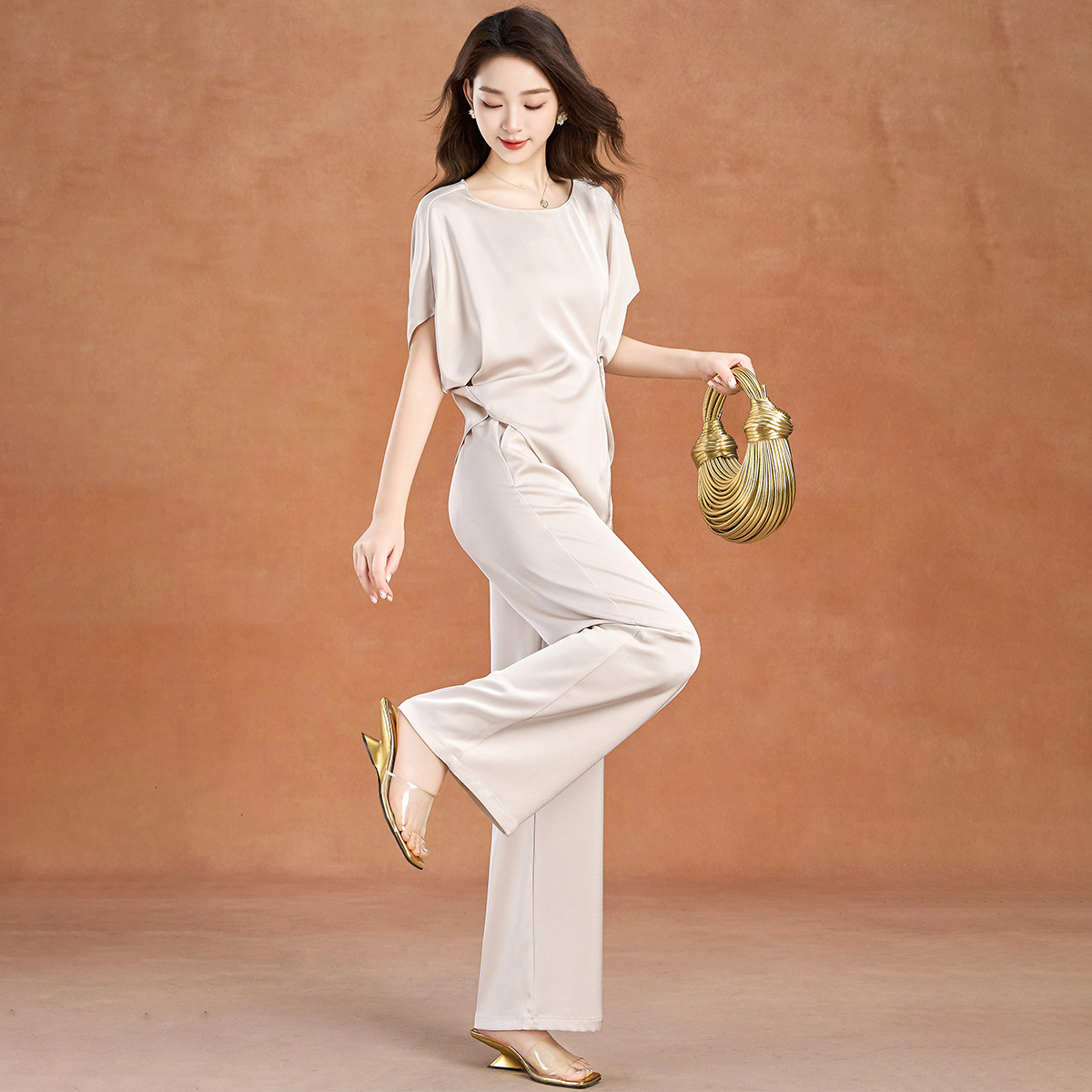 时尚气质套装女夏2026新款流行爆贵夫人轻奢高级感高端减龄两件套