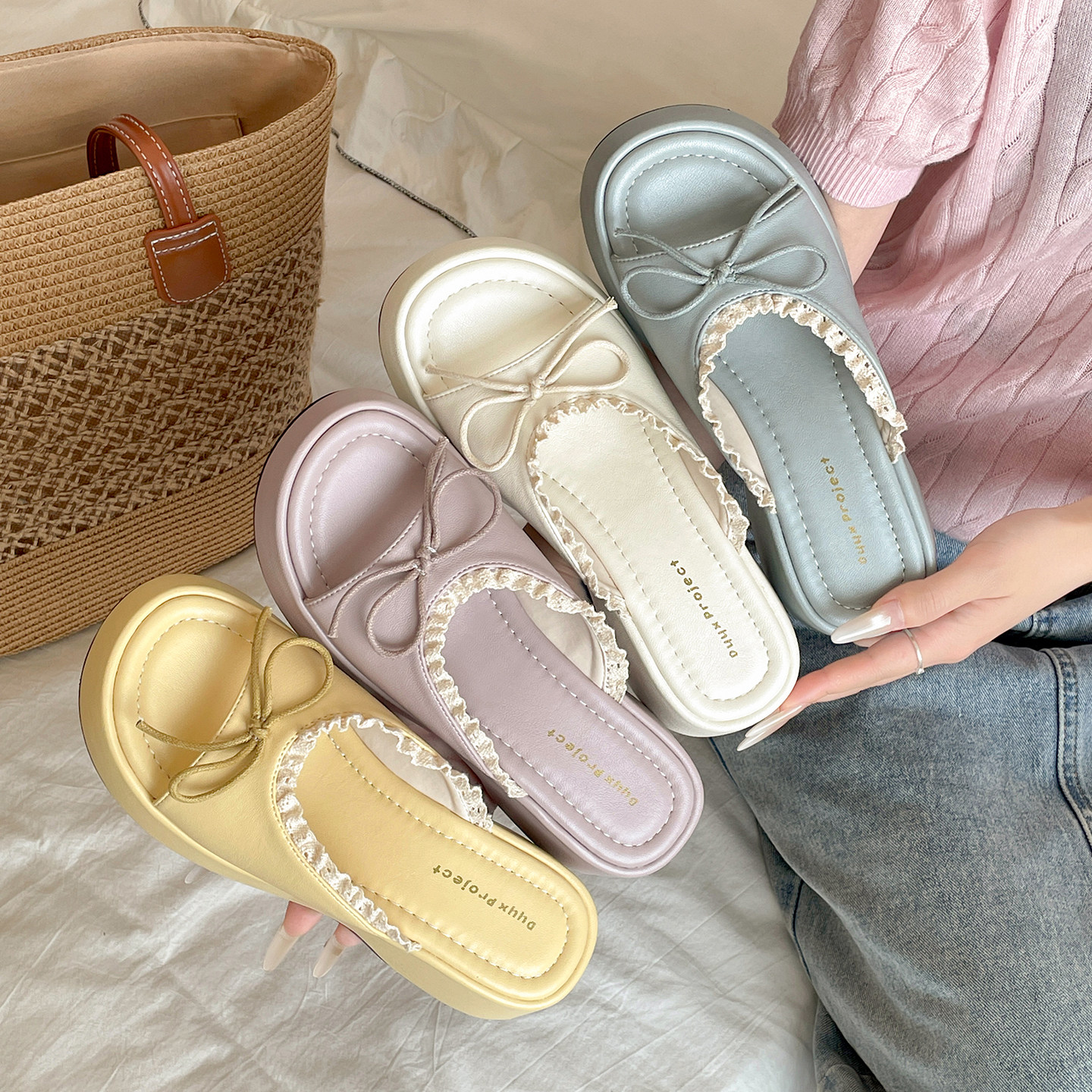 White French-style bow wedge platform sandals for women, perfect for summer wear, 2026 new style, fairy-like height-increasing sandals.