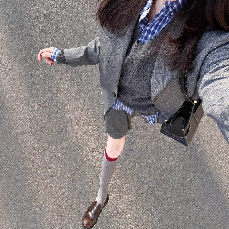 Women's spring/summer JK style gray striped color-blocked knee-high socks, Japanese style mid-length socks.