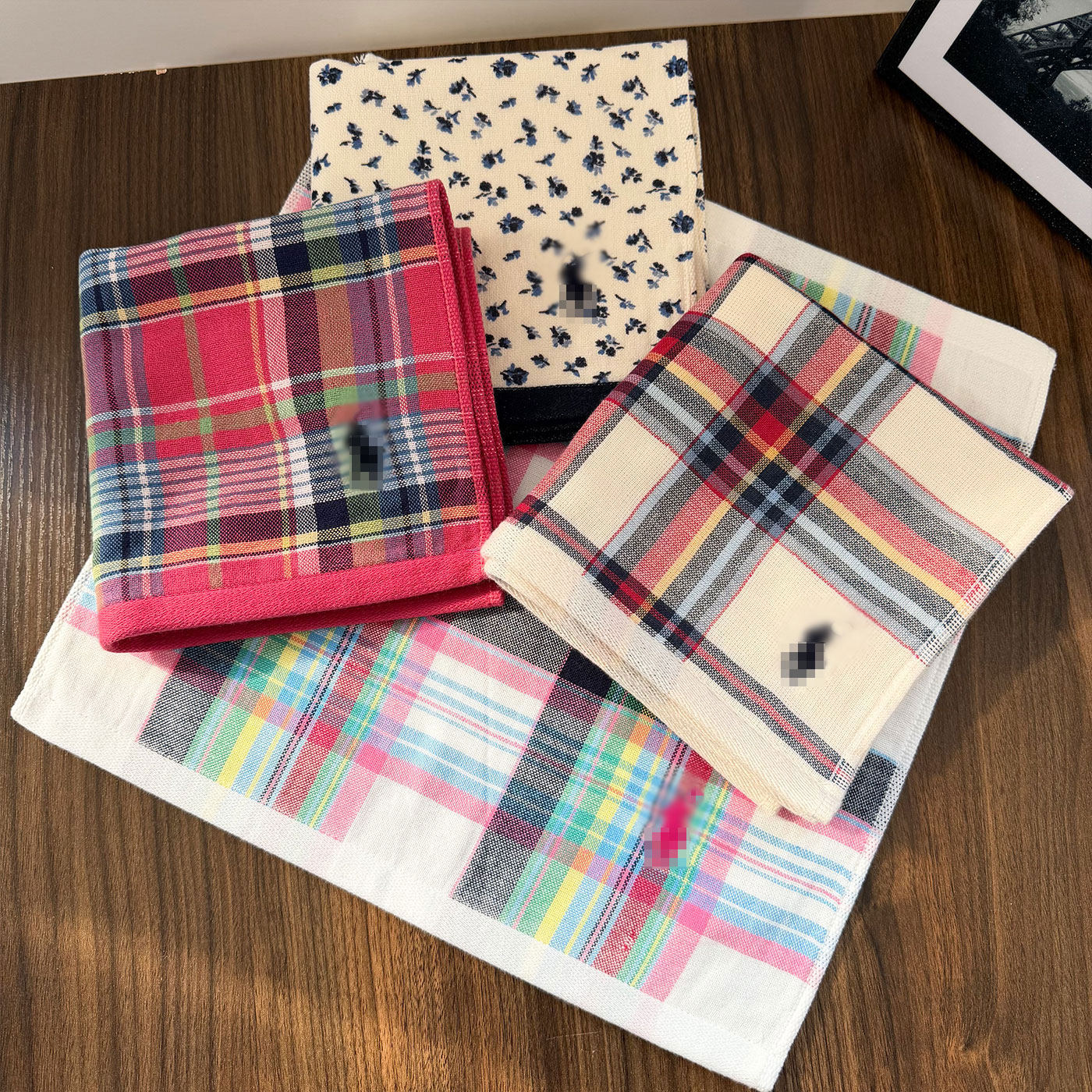 Soft, classic plaid gauze cotton square towel, 35cm, with a small horse design, perfect for washing face, wiping sweat, or as a handkerchief.
