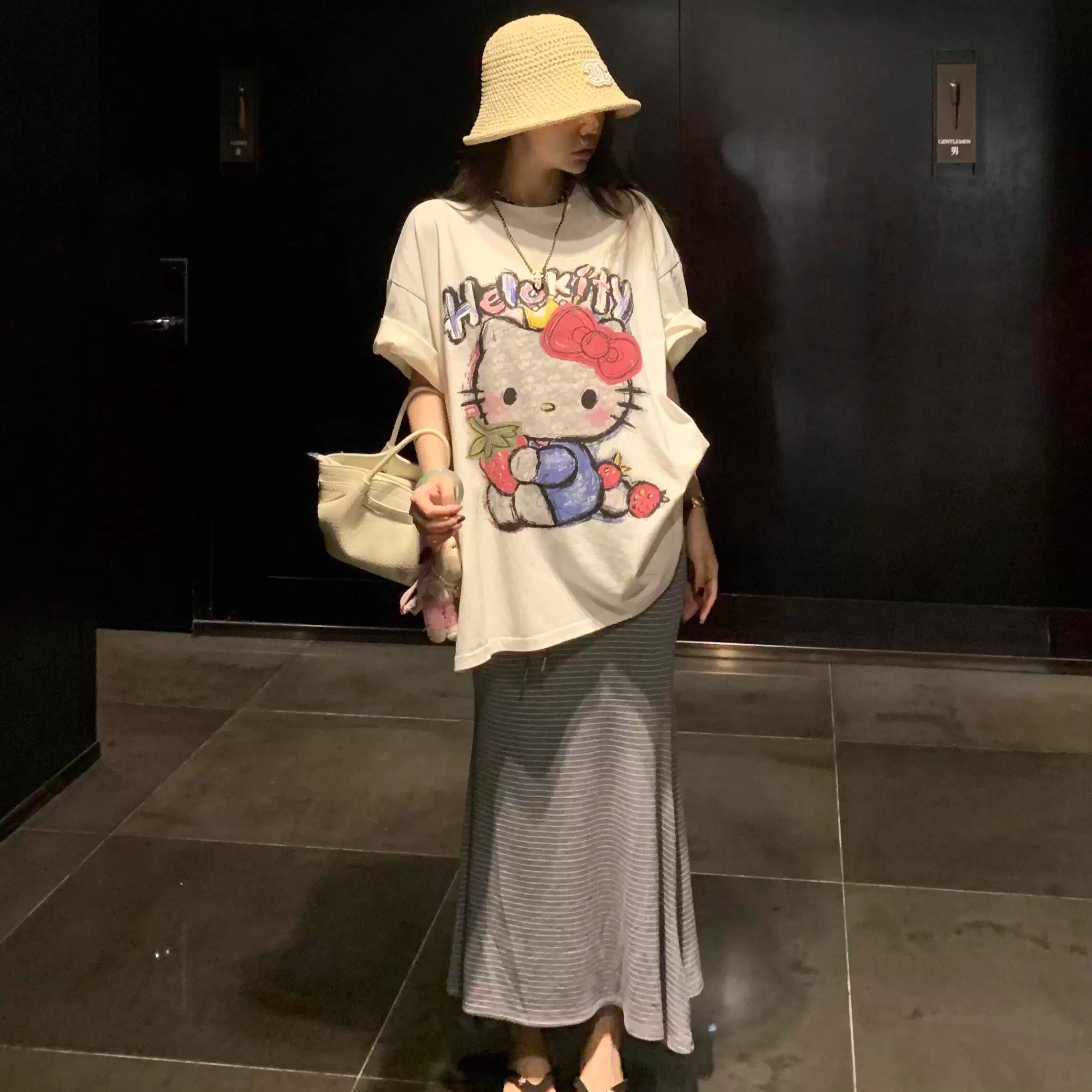 【Взрыв!Запуск нового продукта】 Летняя футболка с короткими рукавами Hello Kitty, женский свободный топ из хлопка для пригородных поездок в корейском стиле.