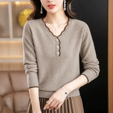 Woolen sweater pullover with V-neck for external wear, color blocking sweater for spring and autumn