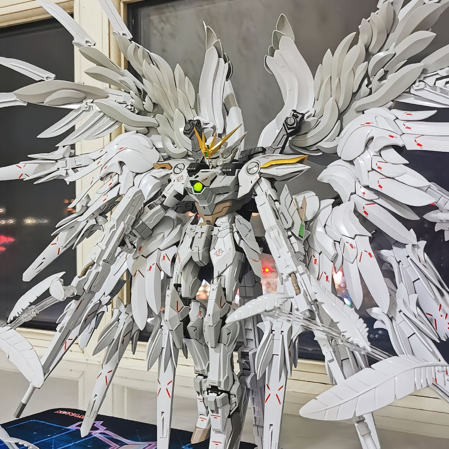Модель Гандама MG Baixue Ji Alloy Assault Free MGEX Unicorn Red Heresy Mecha Игрушка для сборки ручной работы