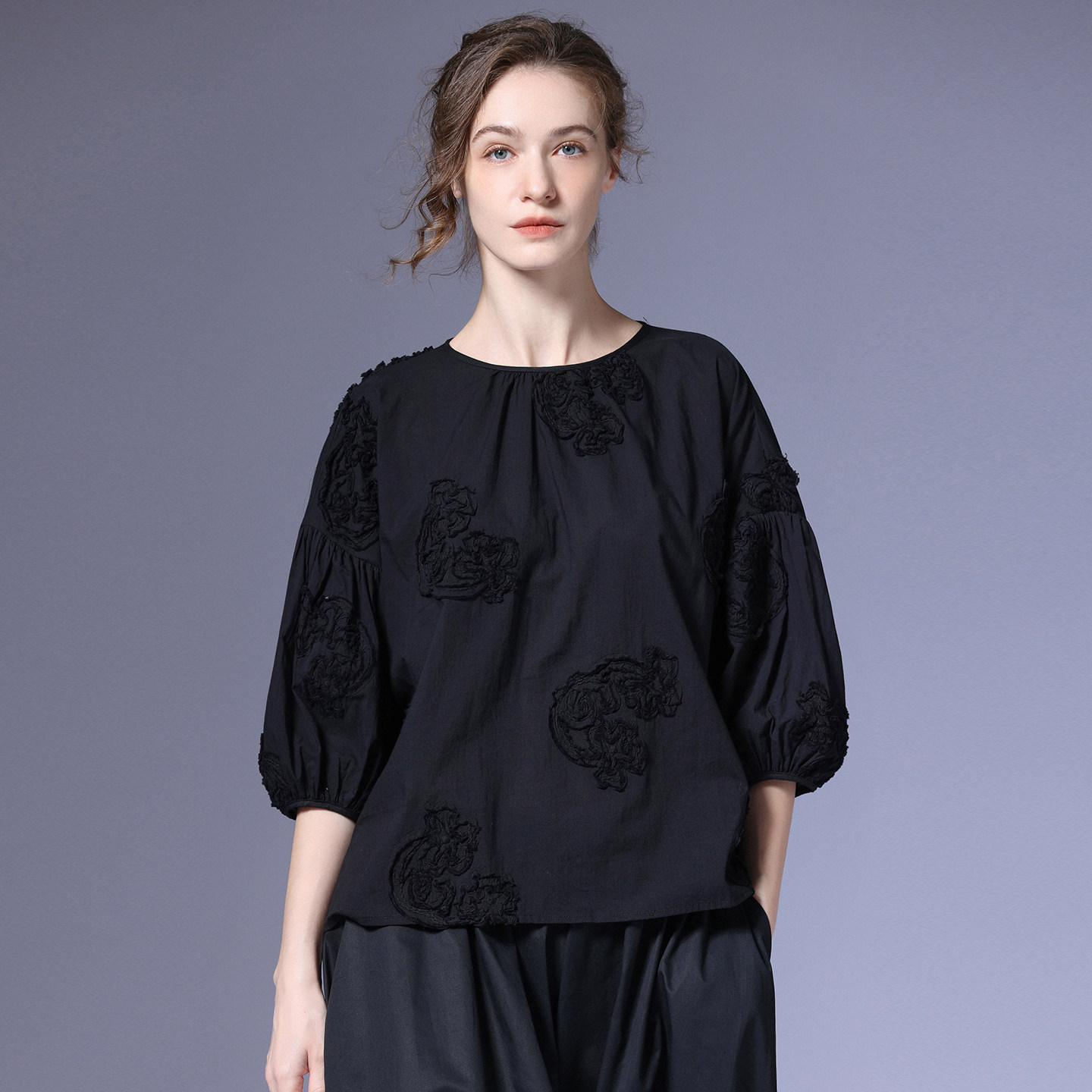 Loose-fitting batwing sleeve round neck embroidered blouse for women, new summer 2026 style, casual and slimming black top.