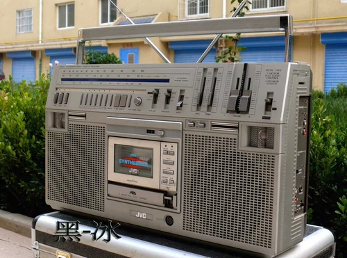 Японский кассетный плеер JVC RC-M80.