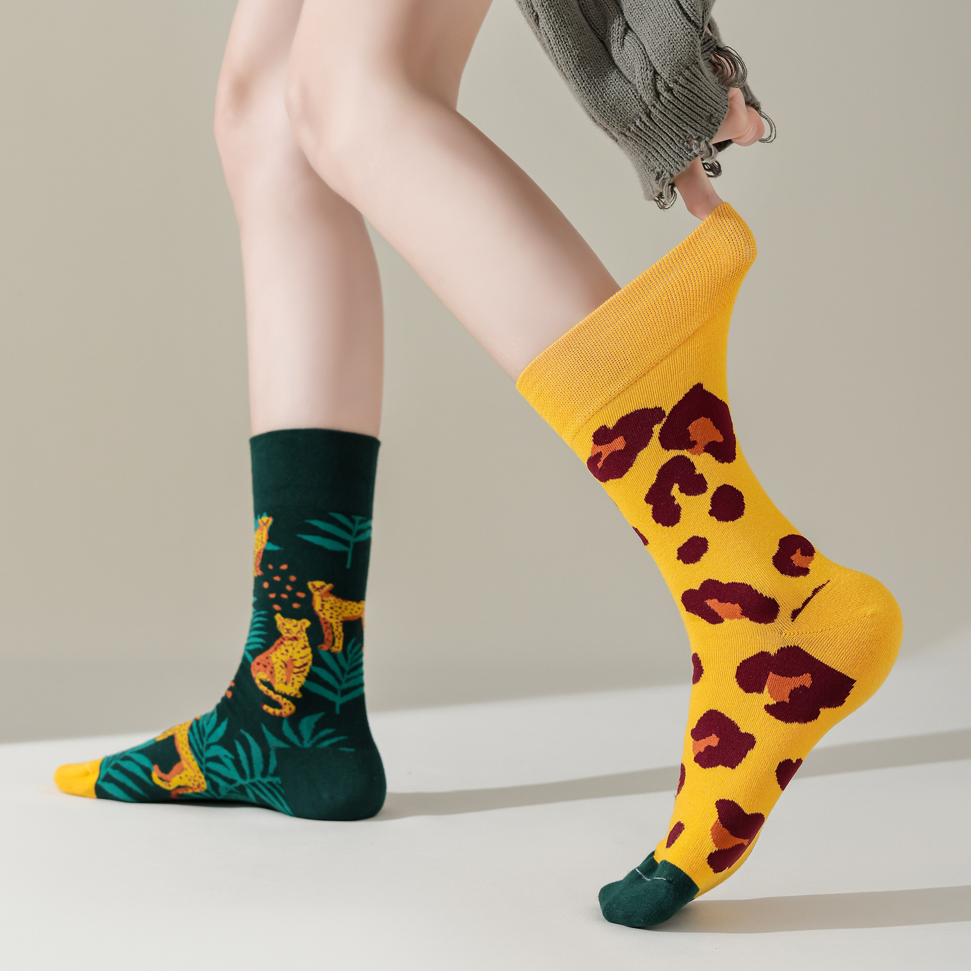 CrazySox/ асимметричные новые носки ab, носки контрастного цвета, милые японские носки-тюбики с героями мультфильмов для мужчин и женщин, парные носки