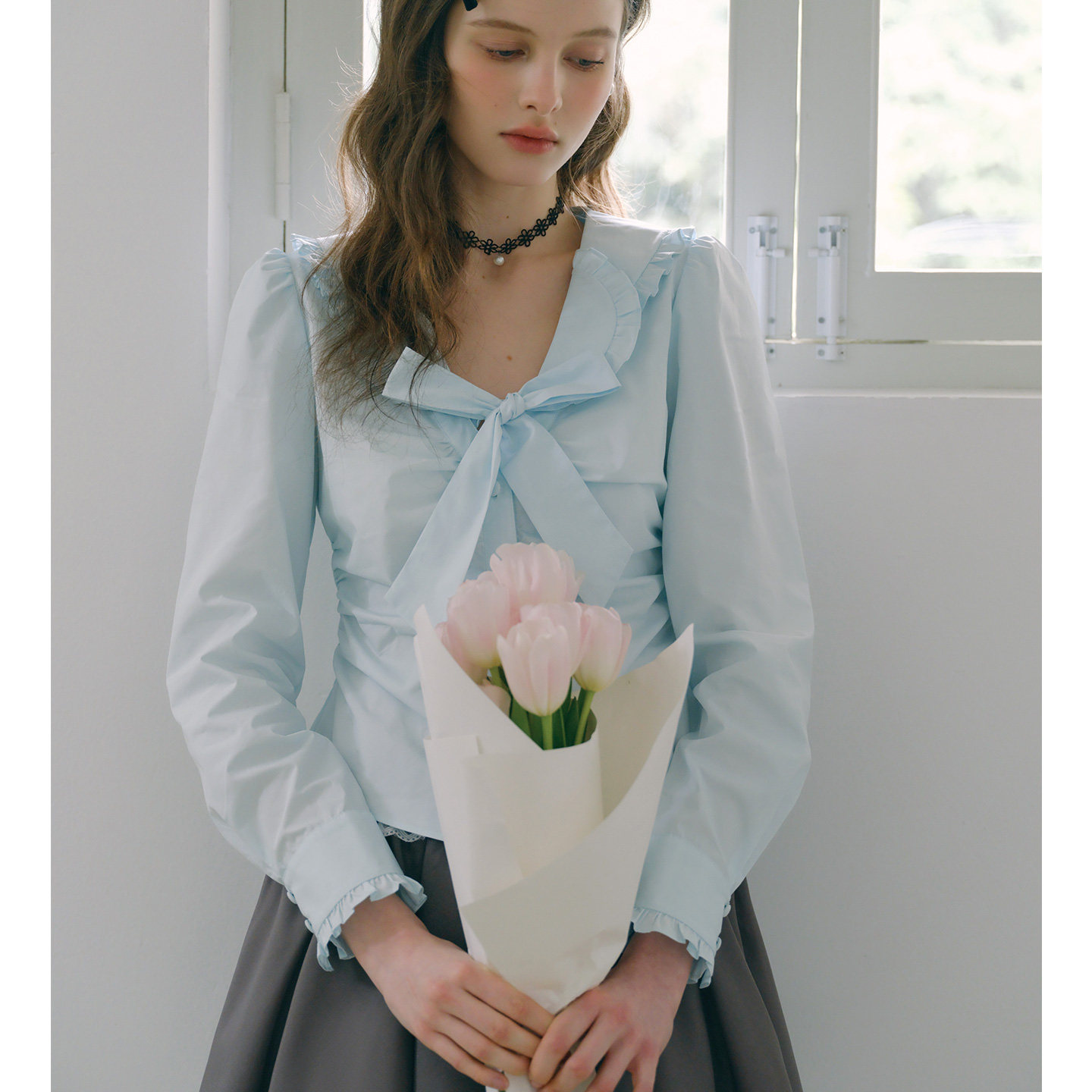 2026 Spring New Women's Blue Preppy Style Bow Tie Shirt, Short, Slim Waist, V-neck, Puff Sleeve Top