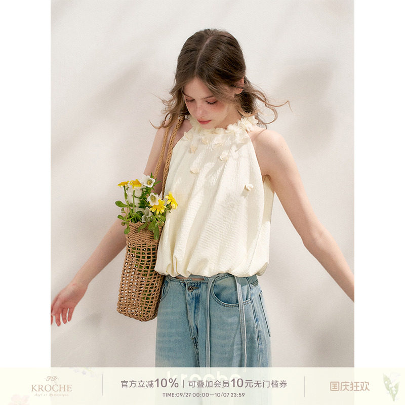 Lu Yuxiao тот же топ А-образной формы с объемным цветочным узором Kroche 25ss удобной текстуры, свисающий с горловины в виде бутона.