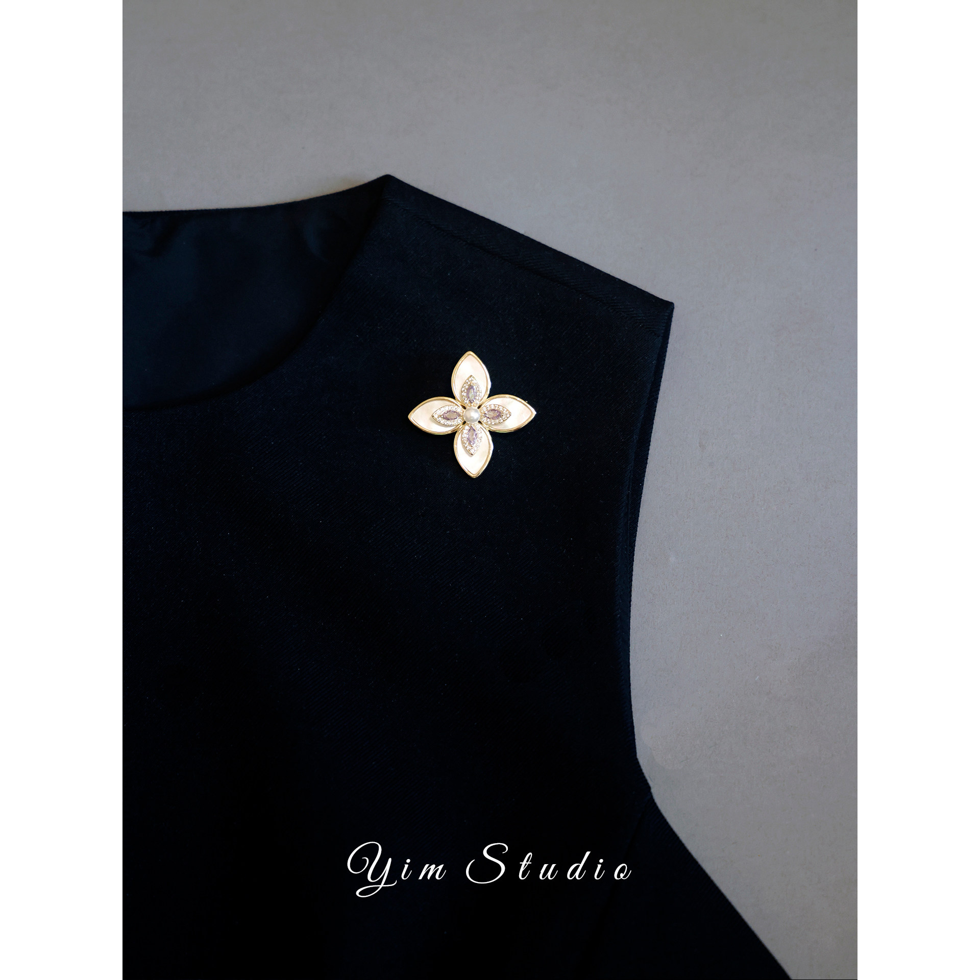 YimStudio French-style artistic mother-of-pearl four-leaf brooch for women, a unique design for suits and accessories.