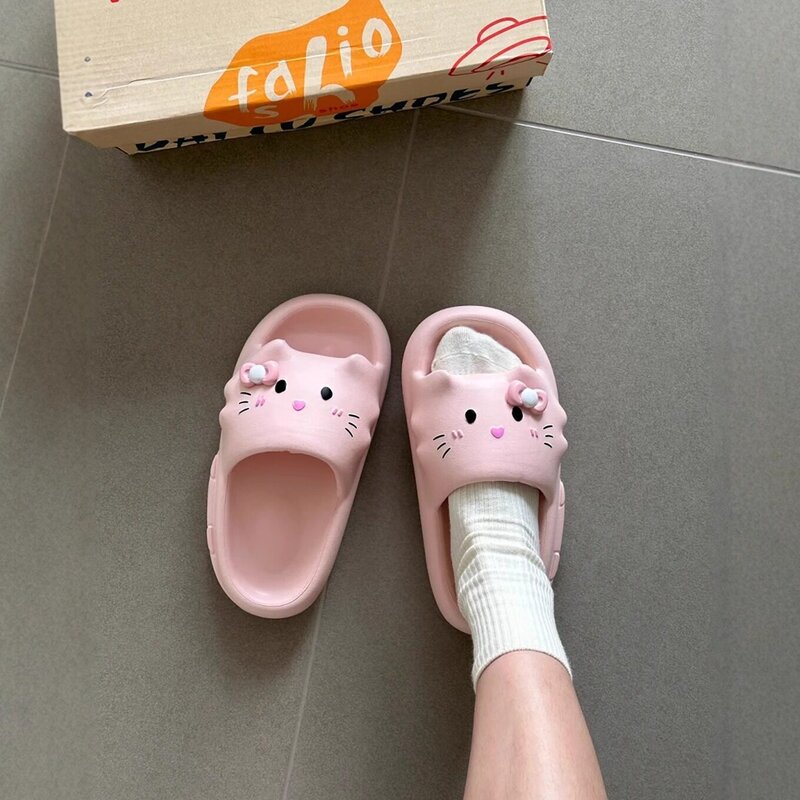 These adorable Hello Cat slippers are perfect for those with a sweet and girly vibe. They're non-slip, odor-resistant, and suitable for both outdoor and indoor wear, offering a comfortable new experience!
