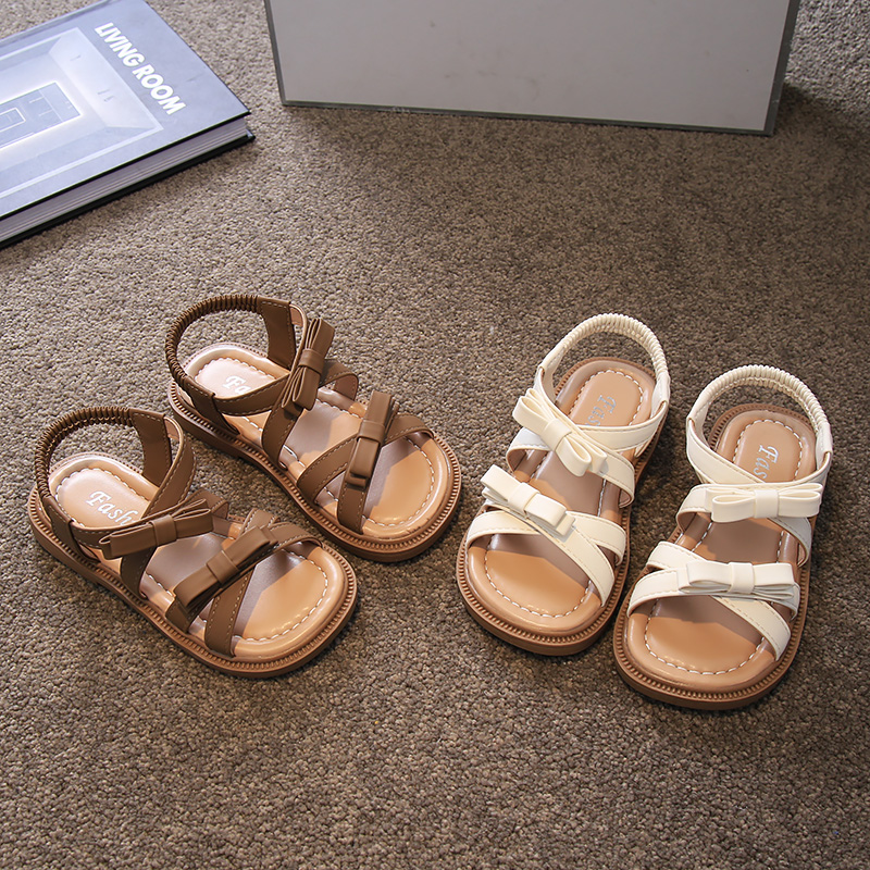 Сандалии для девочек в стиле принцессы; нескользящая обувь в римском стиле на плоской мягкой подошве; коллекция 2025 года; летняя новая детская пляжная обувь для маленьких девочек
