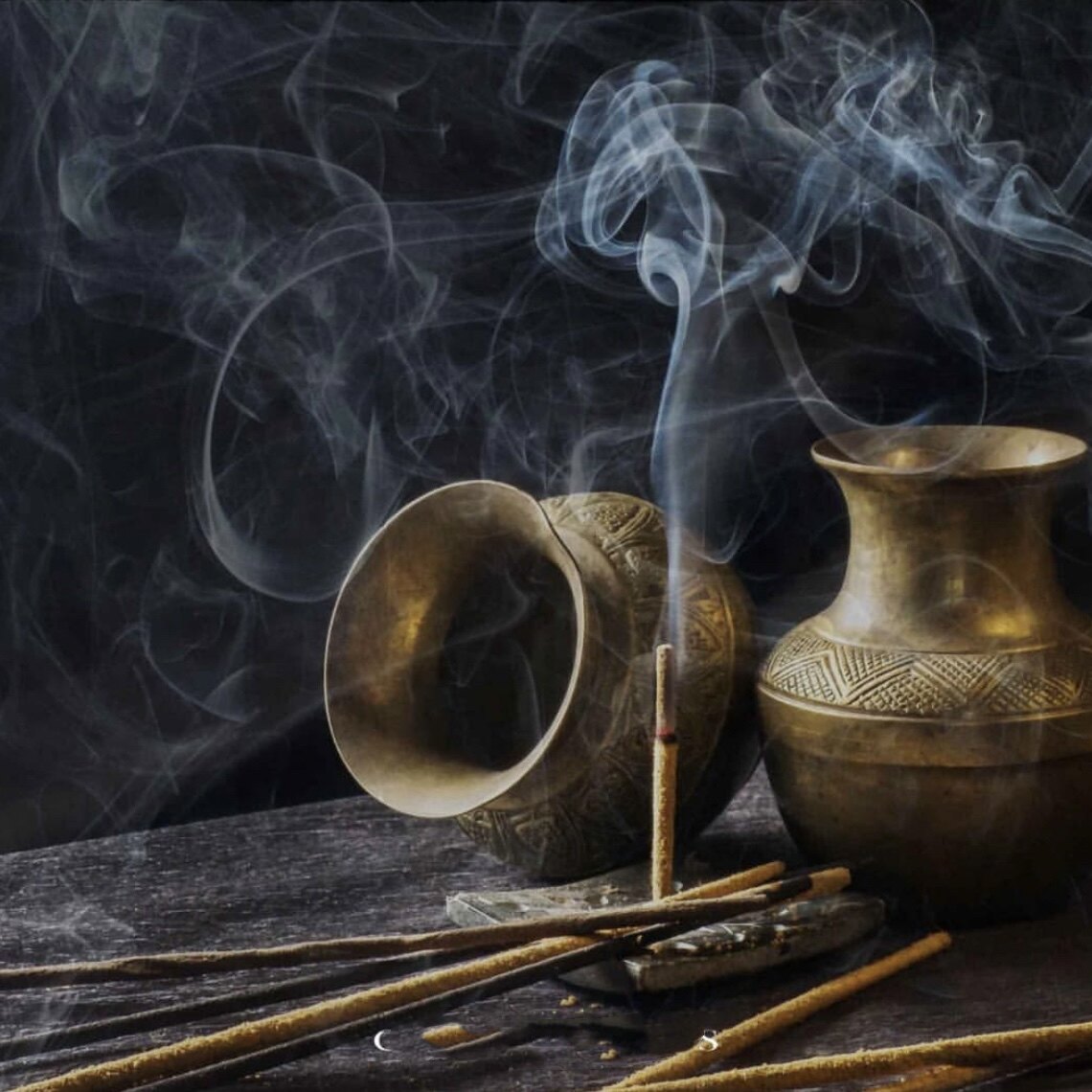 Six-character Sanskrit smoke hidden incense attracts peach blossoms makes love for male and female friends of the opposite sex enhances feelings secretly hides acacia natural handicrafts