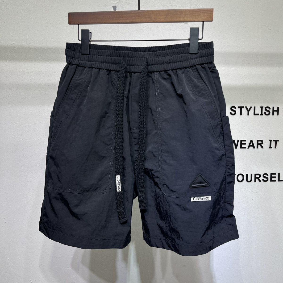 Японские шорты, мужские летние свободные повседневные спортивные брюки 2025 года, быстросохнущие тонкие однотонные универсальные простые брюки с пятью точками