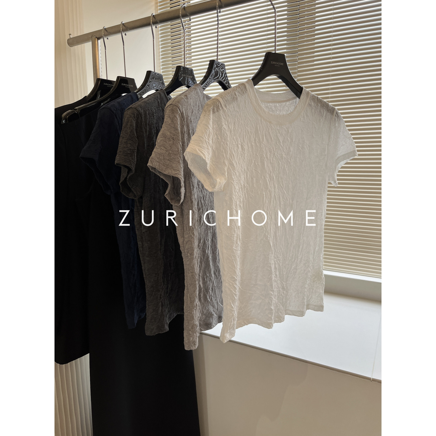 Легкая и дышащая футболка ZURICH HOME с художественными складками на мышцах, ощущение дыхания, слегка проницаемые складки, футболка с короткими рукавами четырех цветов