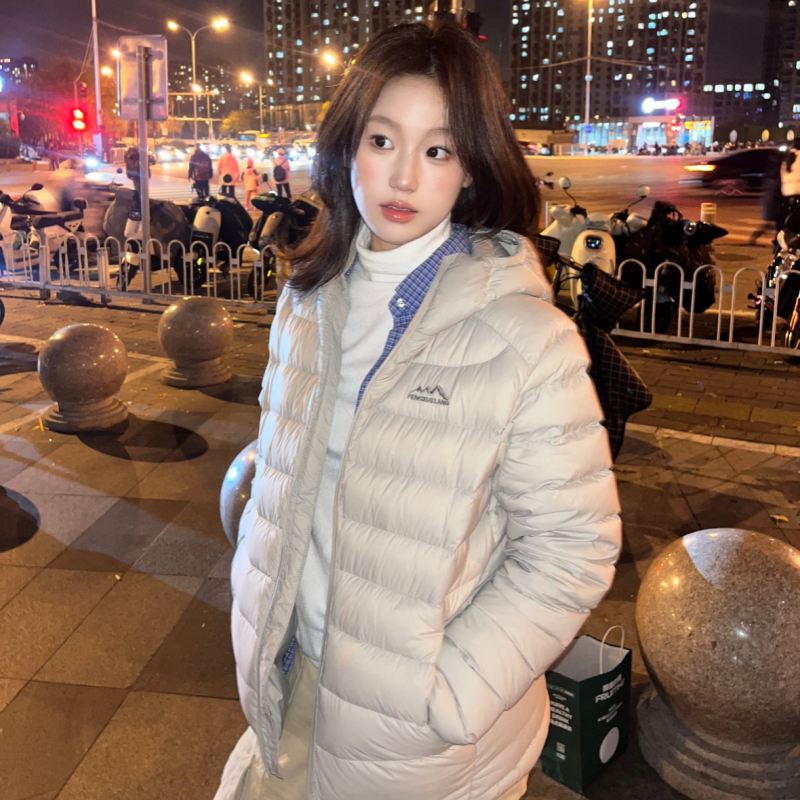 Пуховик с ребристой подкладкой, женская зимняя куртка 2025 года, новая корейская свободная стеганая куртка, простая легкая стеганая куртка с капюшоном