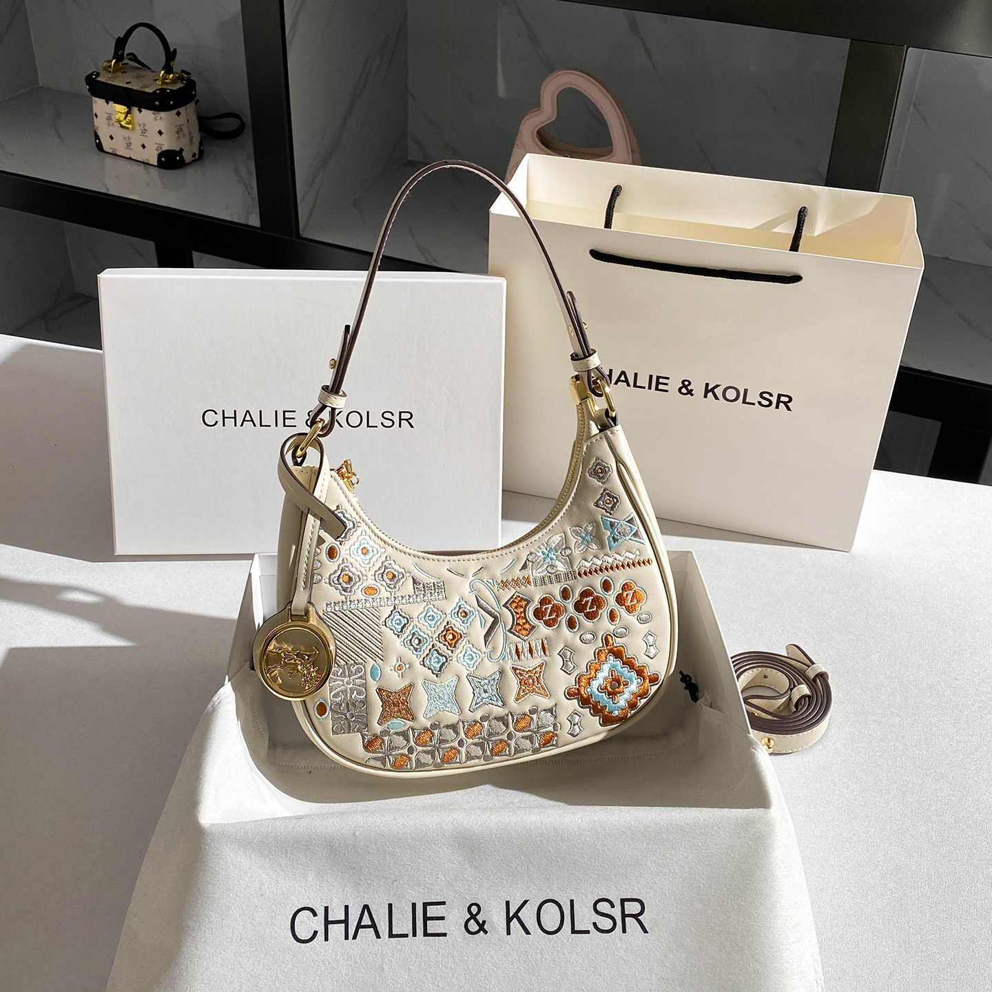 CHALIE&KOLSR, новая женская сумка подмышками в виде полумесяца с вышивкой в китайском стиле, новинка лета 2026, высококачественная багетная сумка