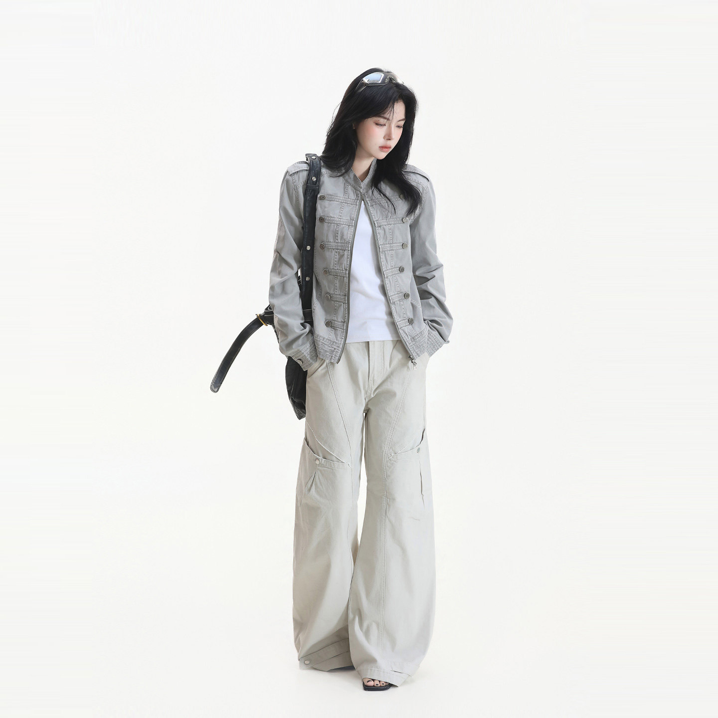 [Living off past glories] Court-style double-breasted distressed washed denim jacket for women, featuring a stylish stand-up collar and short design.