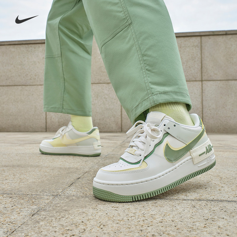 Nike Официальный сайт Nike AF1?Женская спортивная обувь SHADOW Air Force One кремово-зеленого цвета на платформе FN6335
